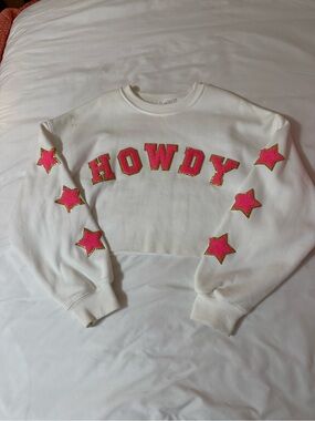 ‘Howdy' White Cropped Sweatshirt with Pink Stars